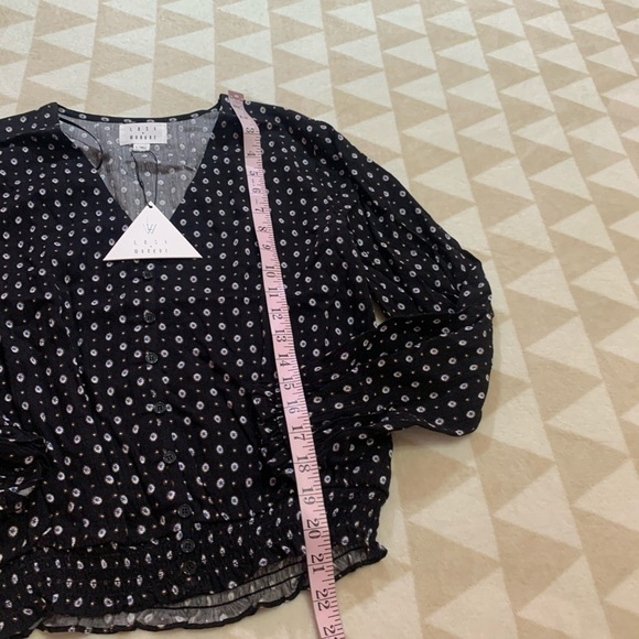 Lost & wander circle print vneck cinched top - Picture 3 of 5